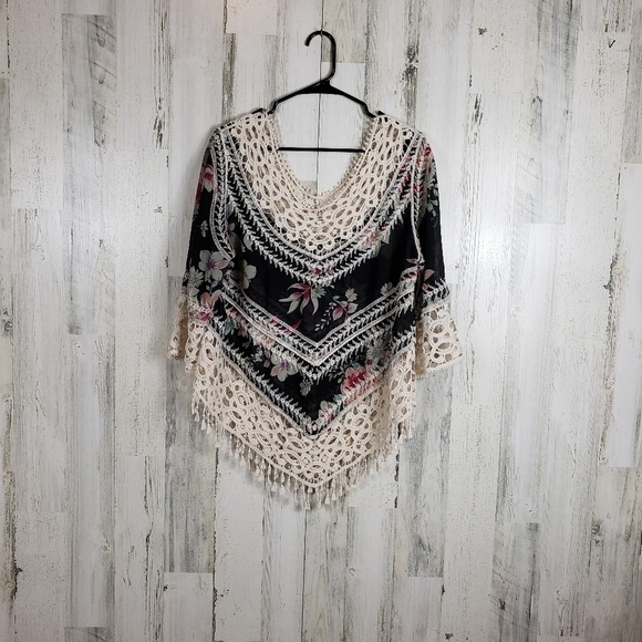 Lapis beautiful sheer,crochet top size small - Picture 6 of 10